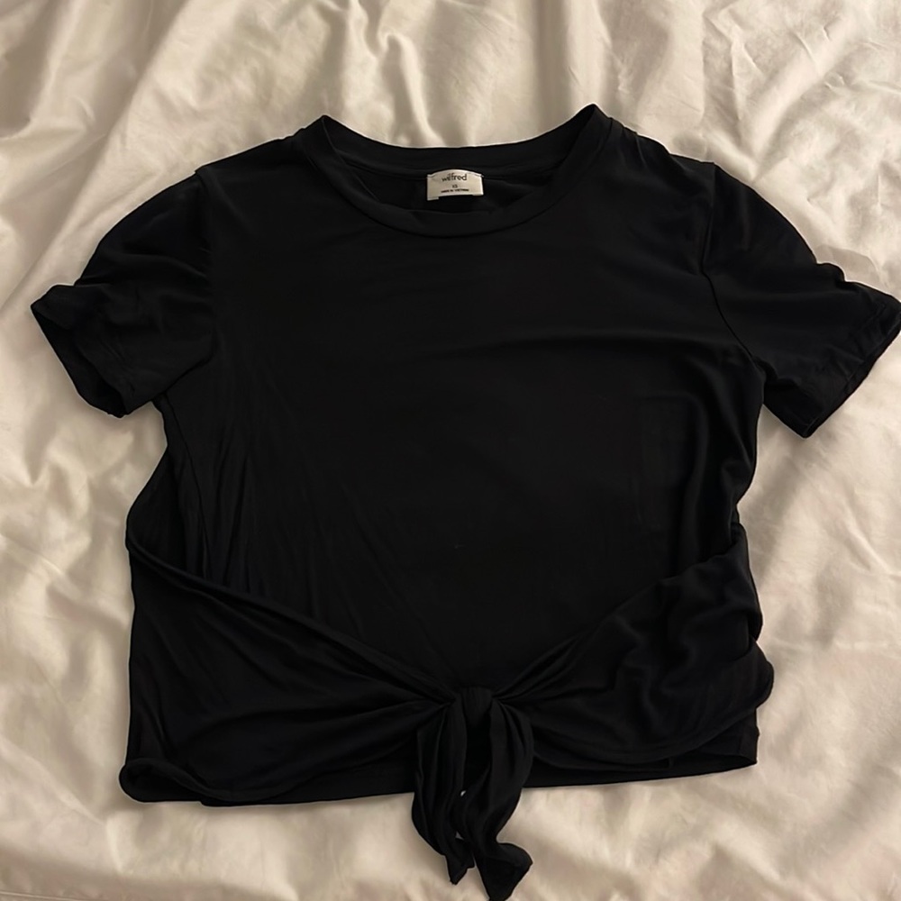 Aritzia black crop top with tie
